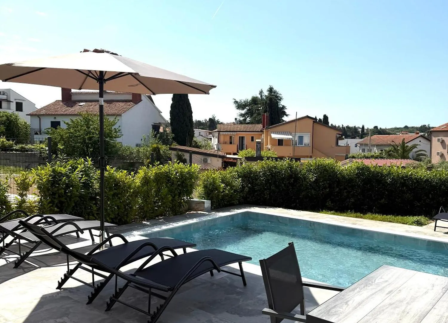 New Villa With Pool, Sea View, פורץ